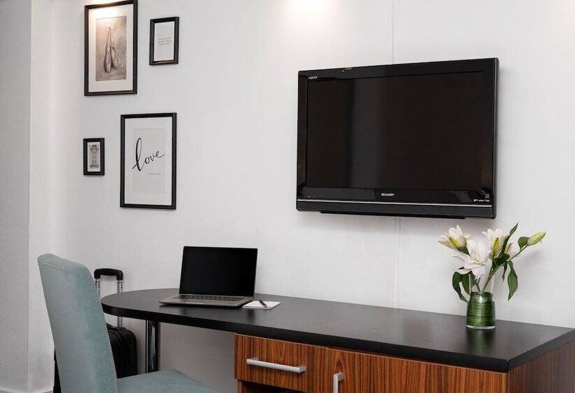 标准三人间, Park Regis City Centre