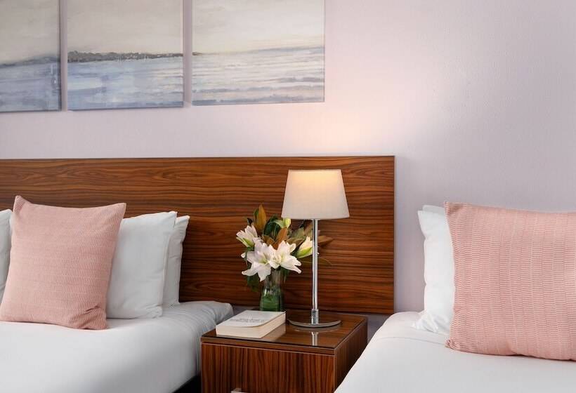 标准三人间, Park Regis City Centre