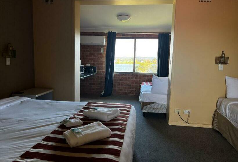 סוויטה משפחתית, Riverview Motor Inn