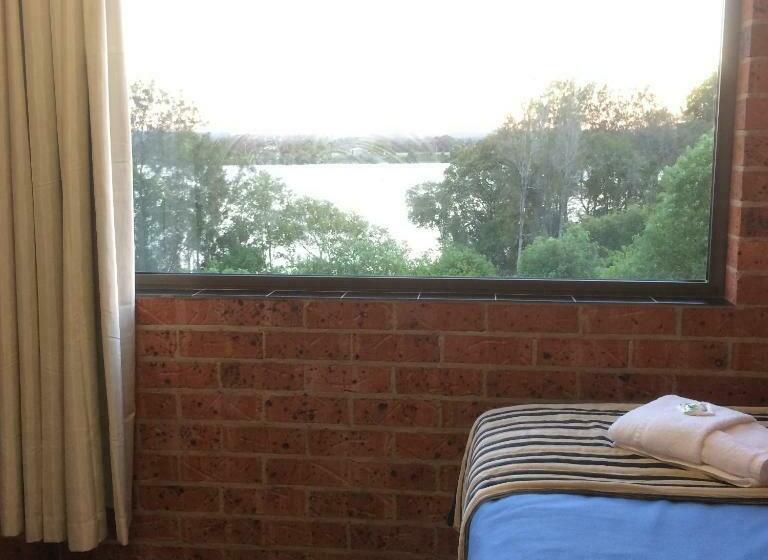 סוויטה, Riverview Motor Inn