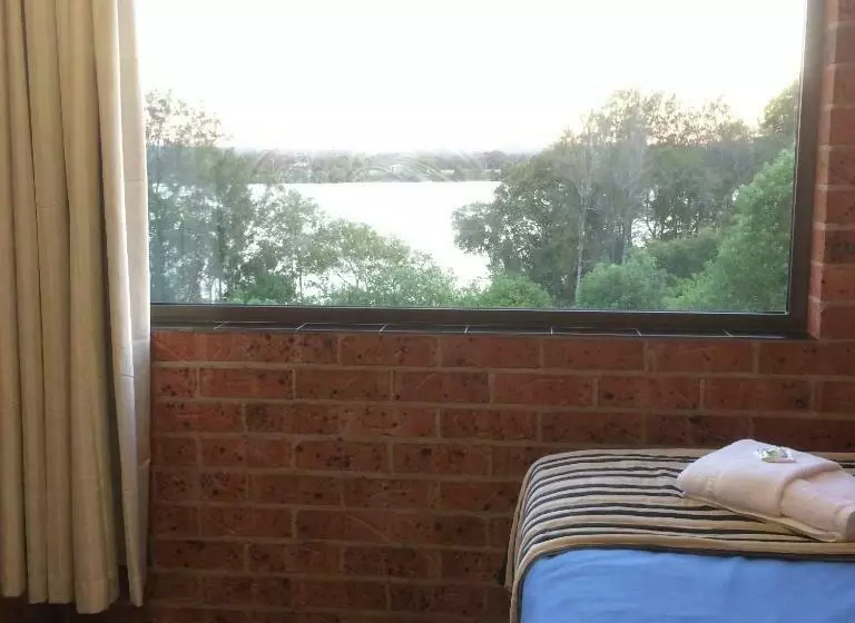 スイート, Riverview Motor Inn