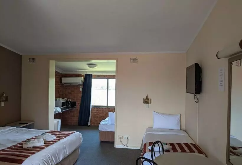ファミリールーム, Riverview Motor Inn