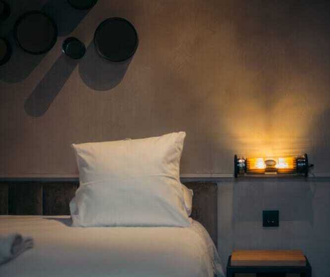 Номер Deluxe, Sanglier