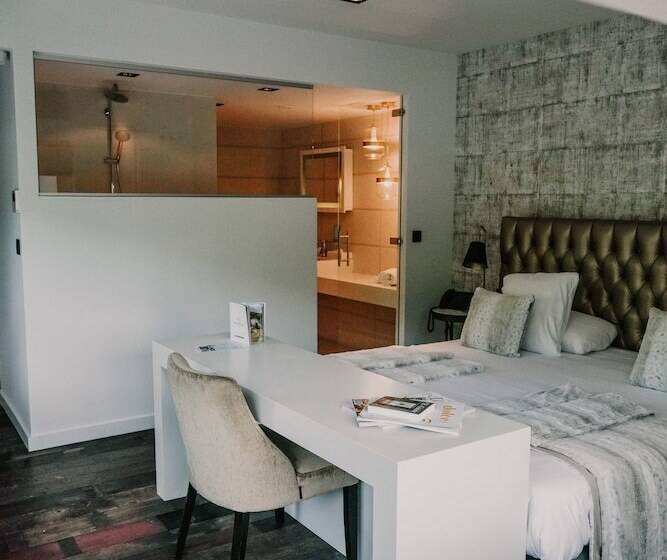 Номер Deluxe, Sanglier