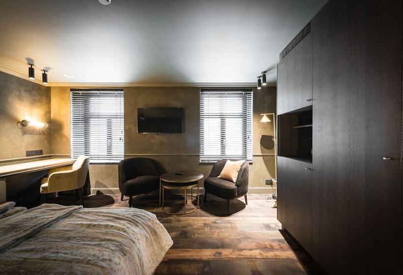 Номер Deluxe, Sanglier