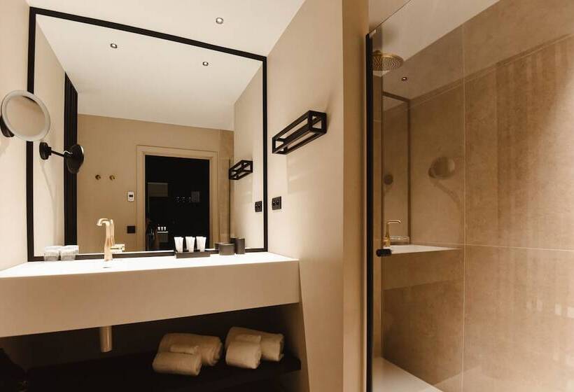 Номер Superior, Sanglier