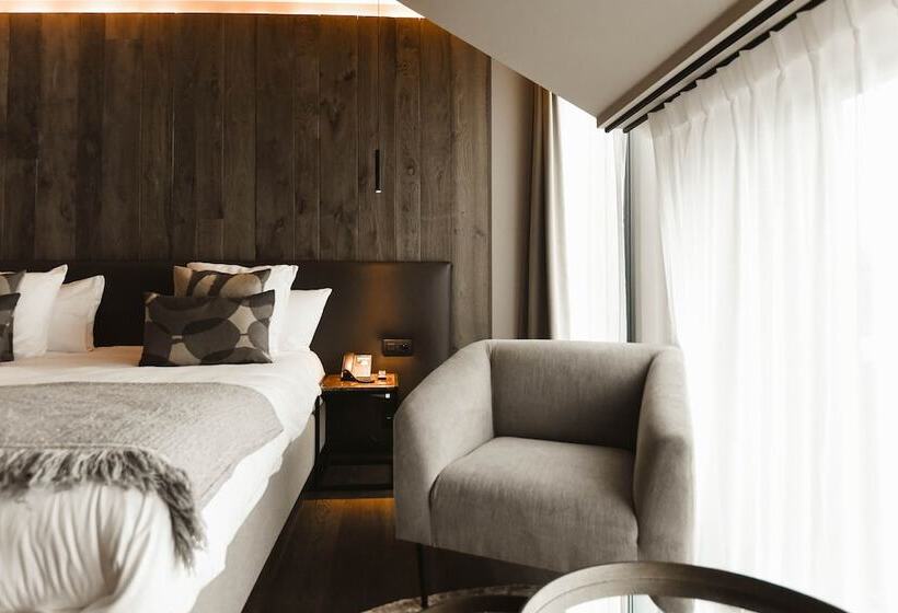 Номер Superior, Sanglier