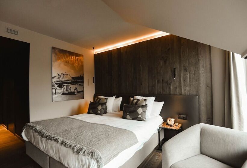 Номер Superior, Sanglier