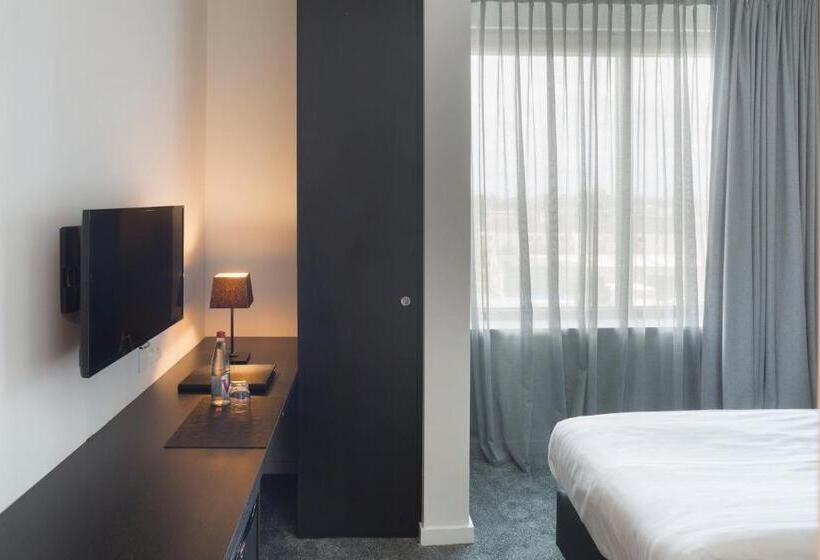 标准单人间, Serwir