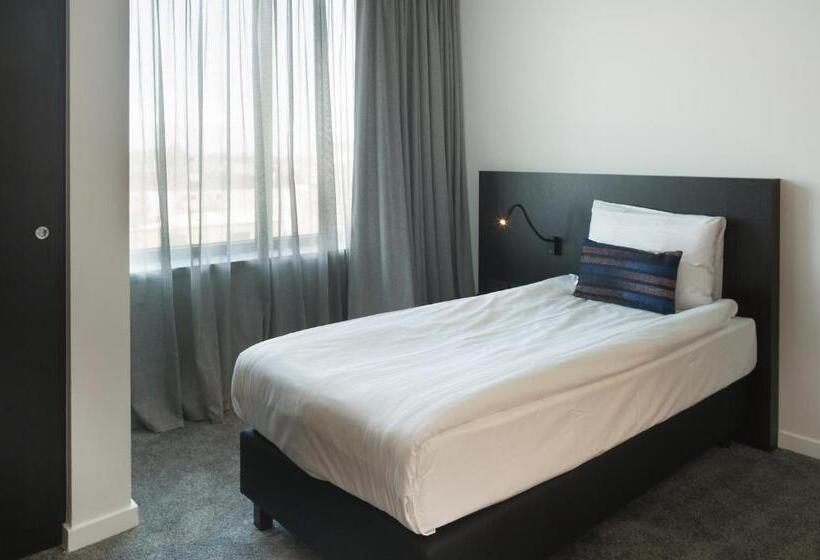 标准单人间, Serwir