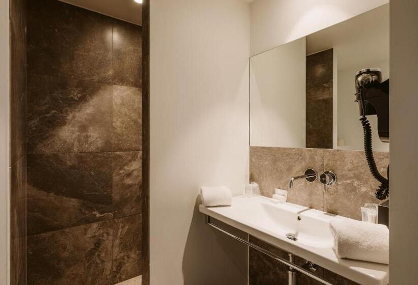 高级大房间, Serwir