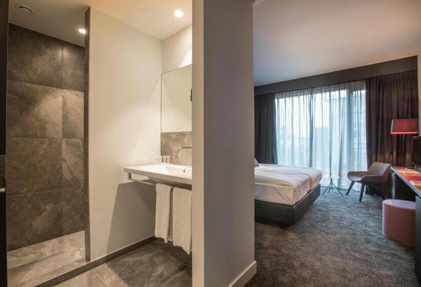 高级大房间, Serwir