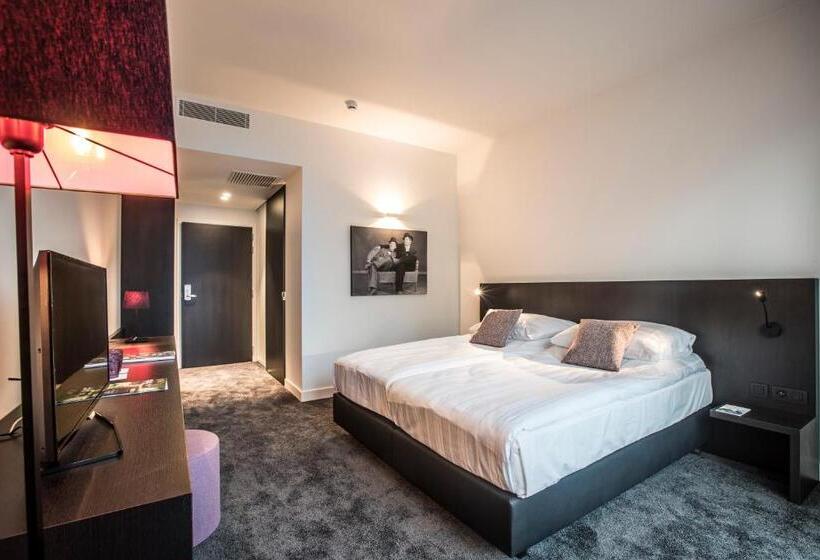 高级大房间, Serwir