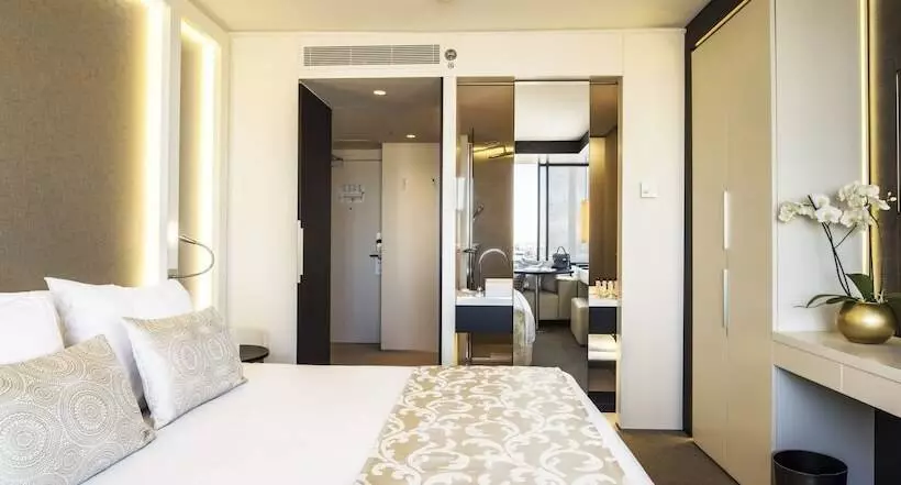 اتاق لوکس, The Hotel Brussels
