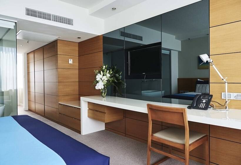 Представительский номер с видом, The Ville Resort Casino