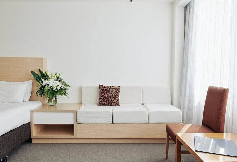 Номер Deluxe, The Ville Resort Casino