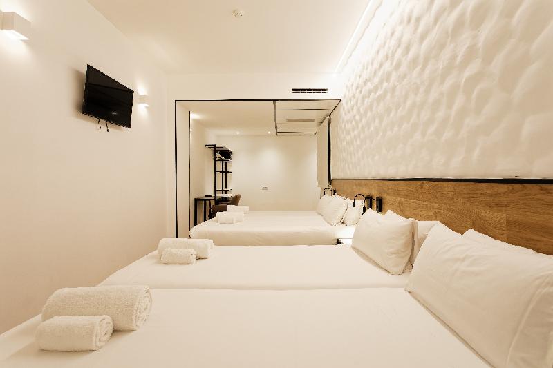 Номер Deluxe, The Ville Resort Casino