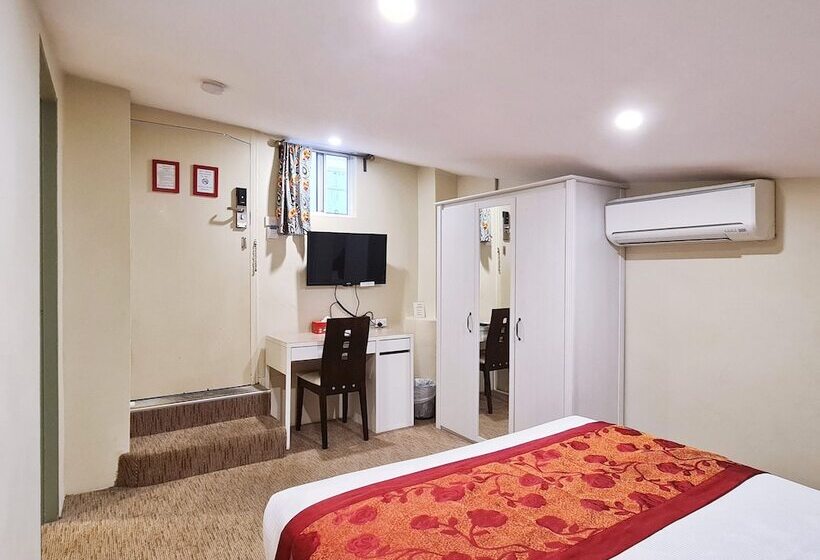 חדר אקונומי, Twin Towers Inn