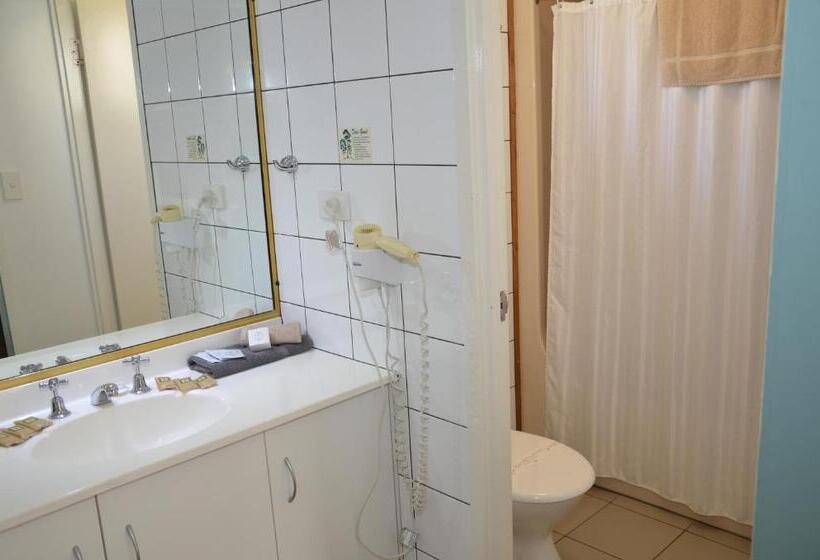 جناح عائلي, Warwick Motor Inn