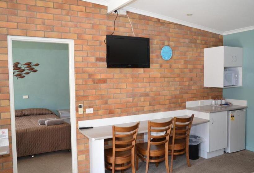 جناح عائلي, Warwick Motor Inn