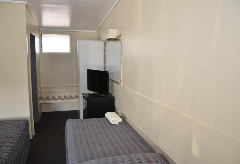 패밀리 룸, Warwick Motor Inn