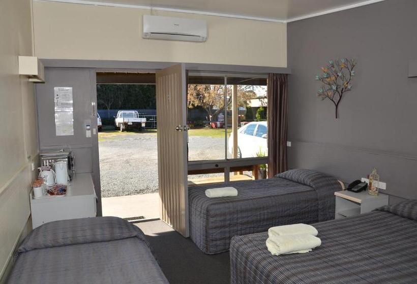 غرفة عائلية, Warwick Motor Inn