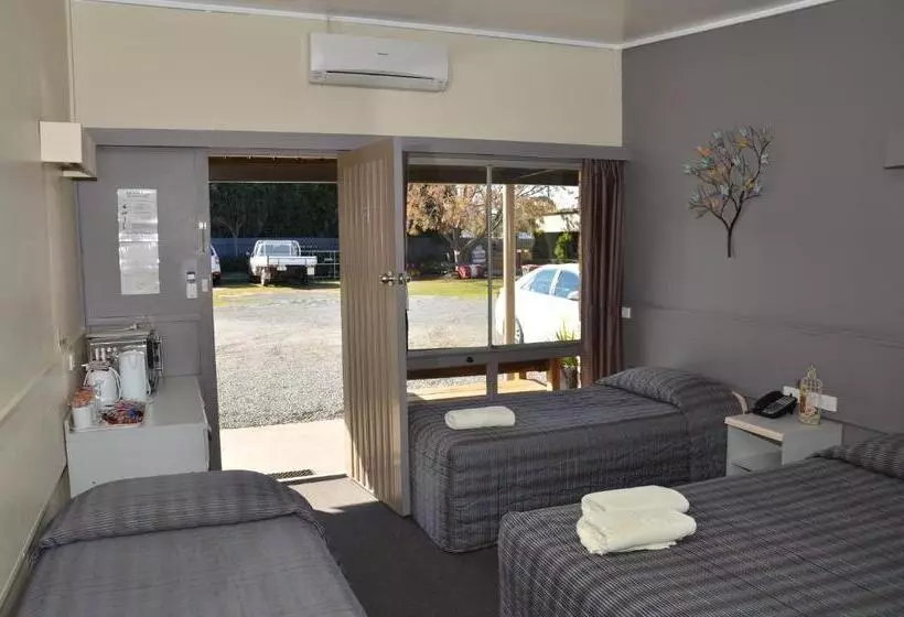 Family Room, Warwick Motor Inn