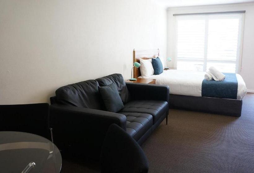 سوییت خانوادگی, Waves Motel And Apartments