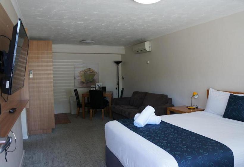 سوییت خانوادگی, Waves Motel And Apartments