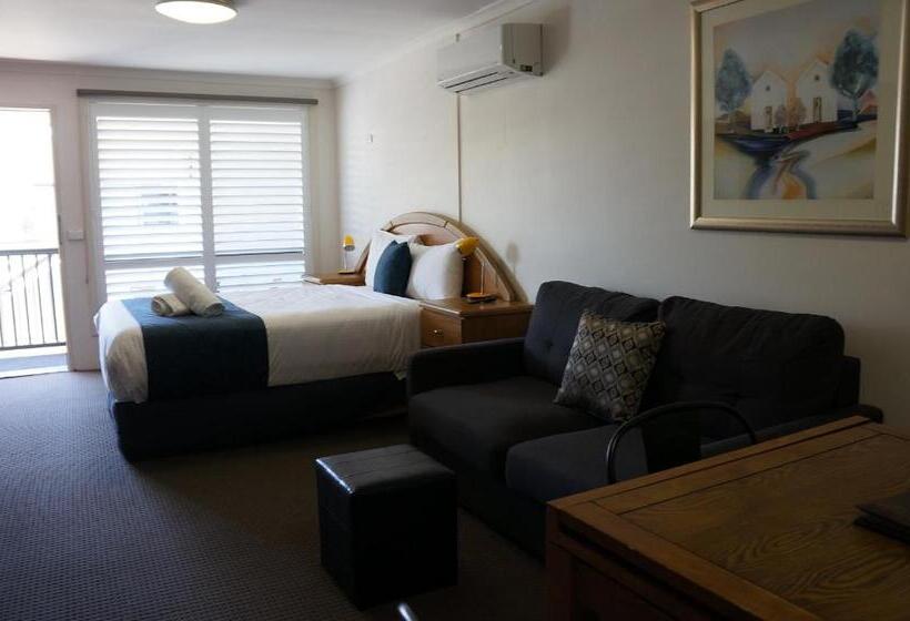스위트 퀸침대, Waves Motel And Apartments