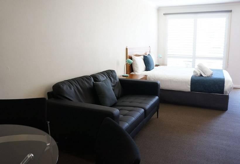 سوییت خانوادگی, Waves Motel And Apartments