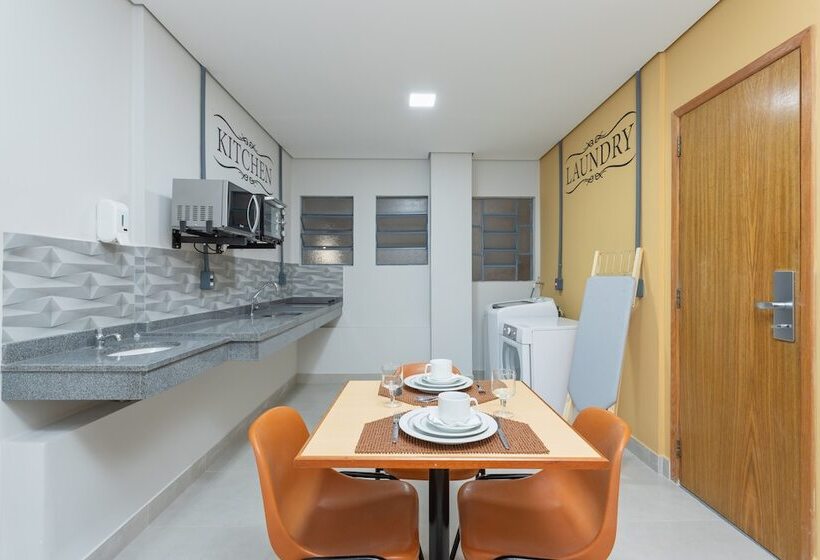 اتاق استاندارد, Augusta Boulevard