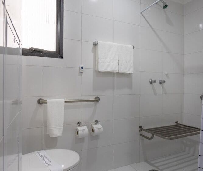 اتاق استاندارد, Augusta Boulevard