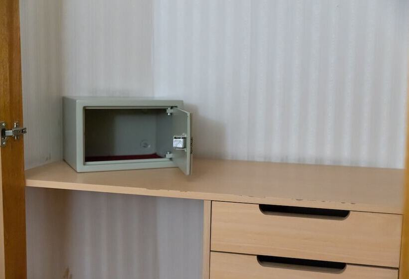 اتاق استاندارد, Augusta Boulevard