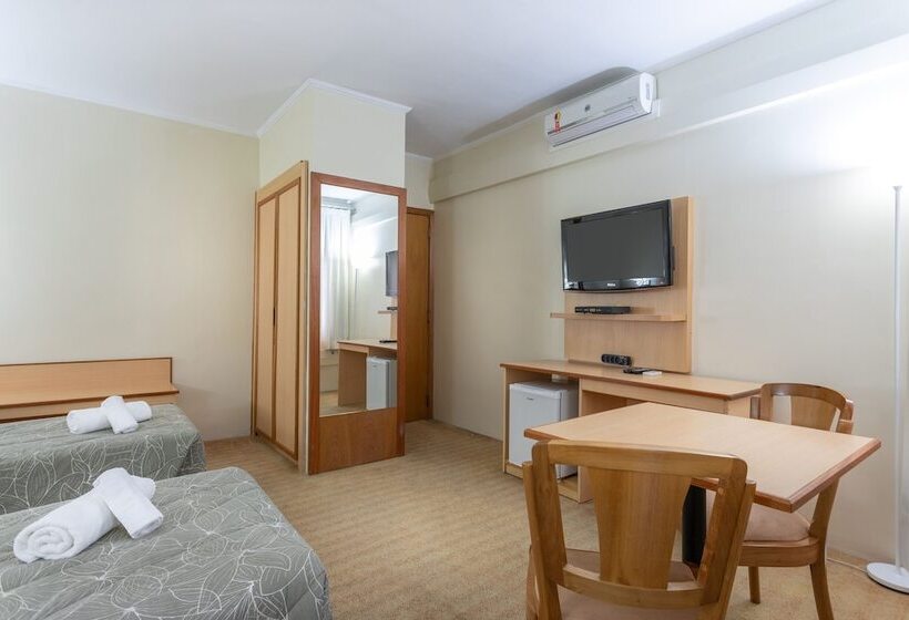 اتاق استاندارد, Augusta Boulevard