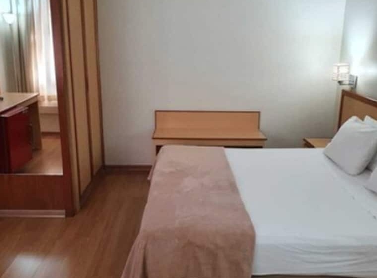 اتاق استاندارد, Augusta Boulevard