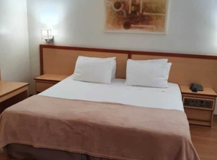 اتاق استاندارد, Augusta Boulevard