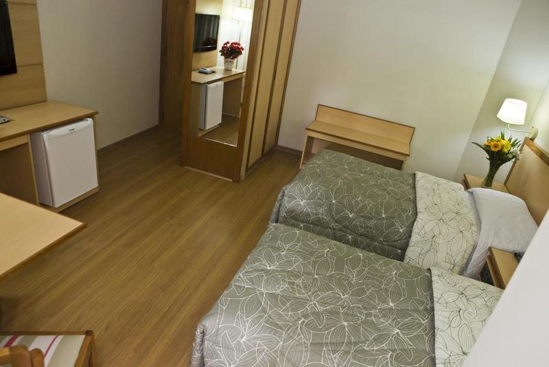 اتاق استاندارد, Augusta Boulevard