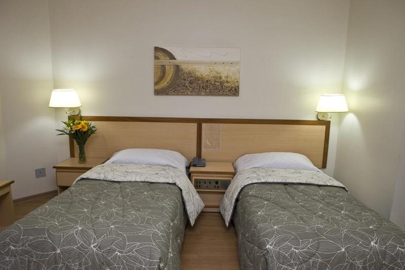 اتاق استاندارد, Augusta Boulevard