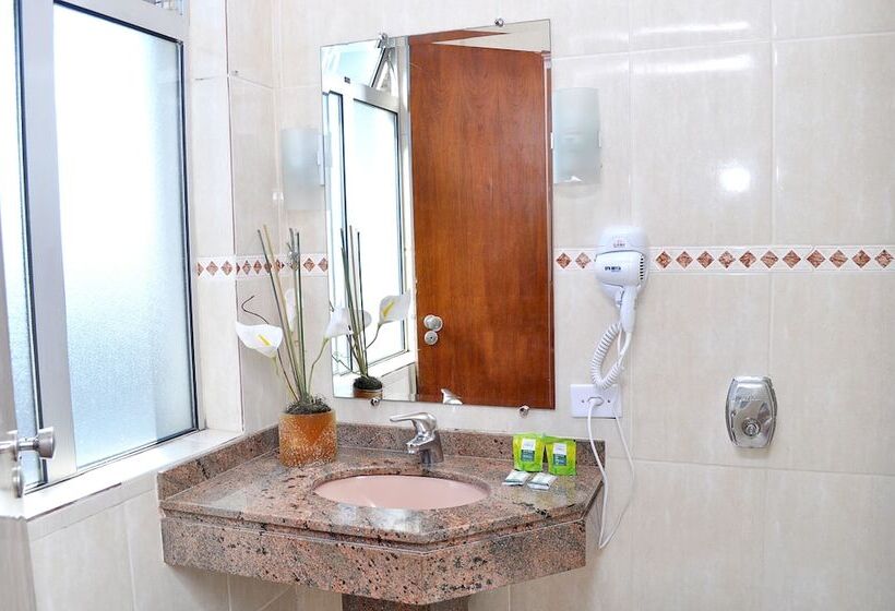 חדר סטנדרט, Caravelle Palace