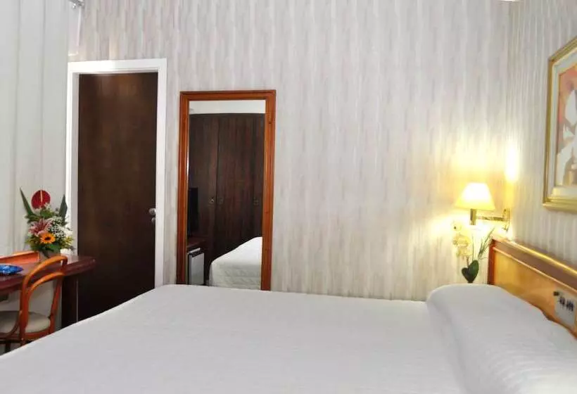 اتاق استاندارد, Caravelle Palace