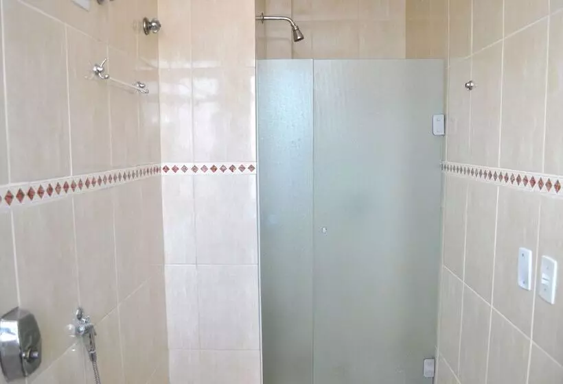 اتاق استاندارد سه نفره, Caravelle Palace