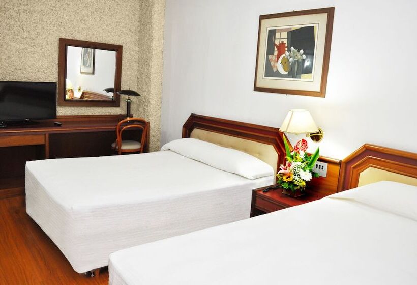 חדר סטנדרט לשלושה, Caravelle Palace