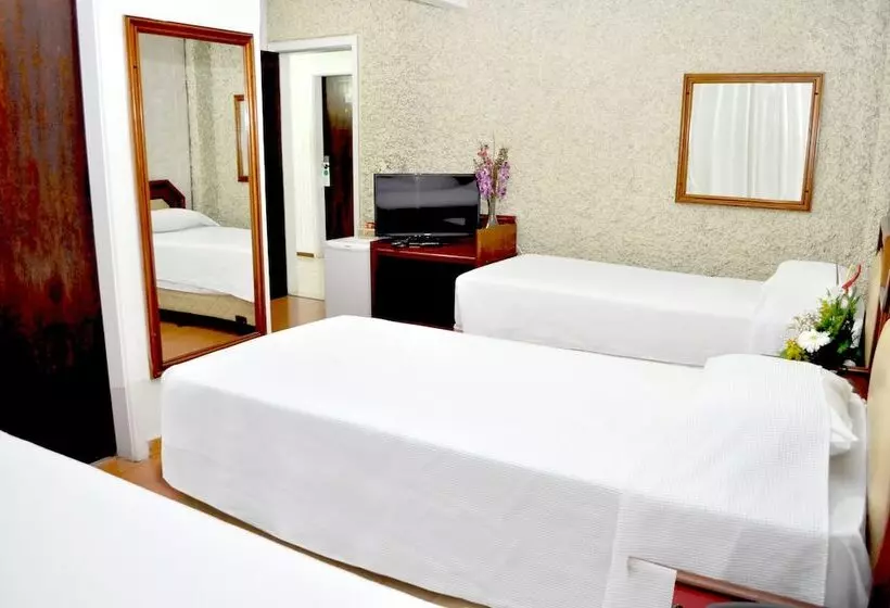 اتاق استاندارد سه نفره, Caravelle Palace