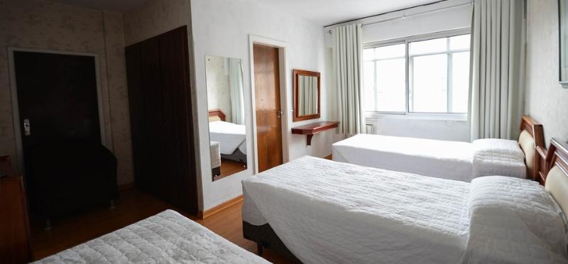 חדר סטנדרט לשלושה, Caravelle Palace