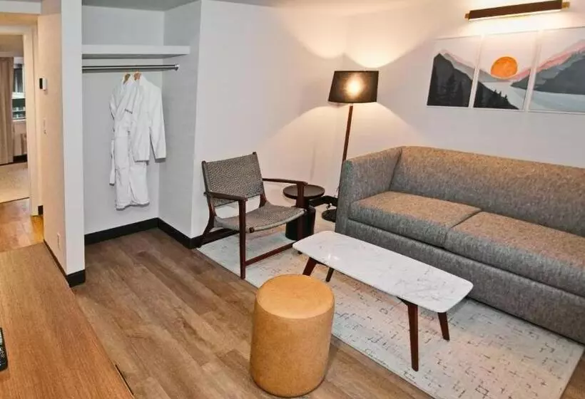 سوییت جونیور, Charltons Banff