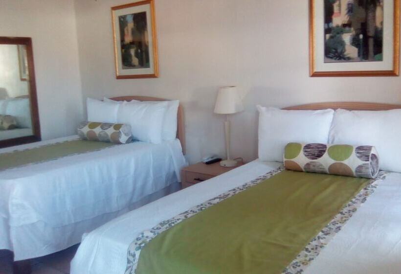 استودیوی سوپریور, Colony Club Inn & Suites