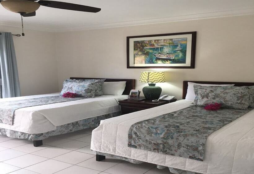 استودیوی سوپریور, Colony Club Inn & Suites