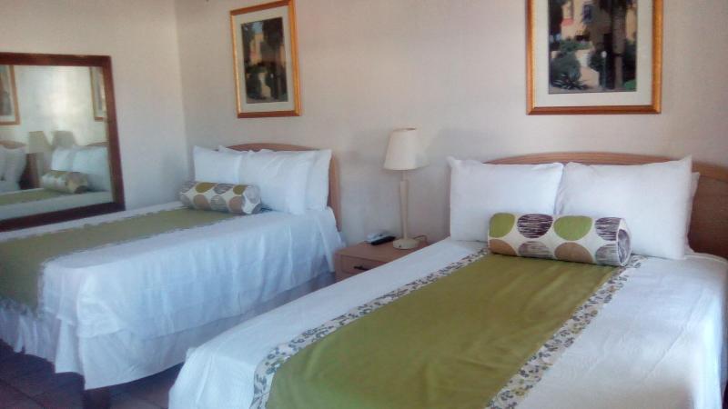 اتاق استاندارد, Colony Club Inn & Suites