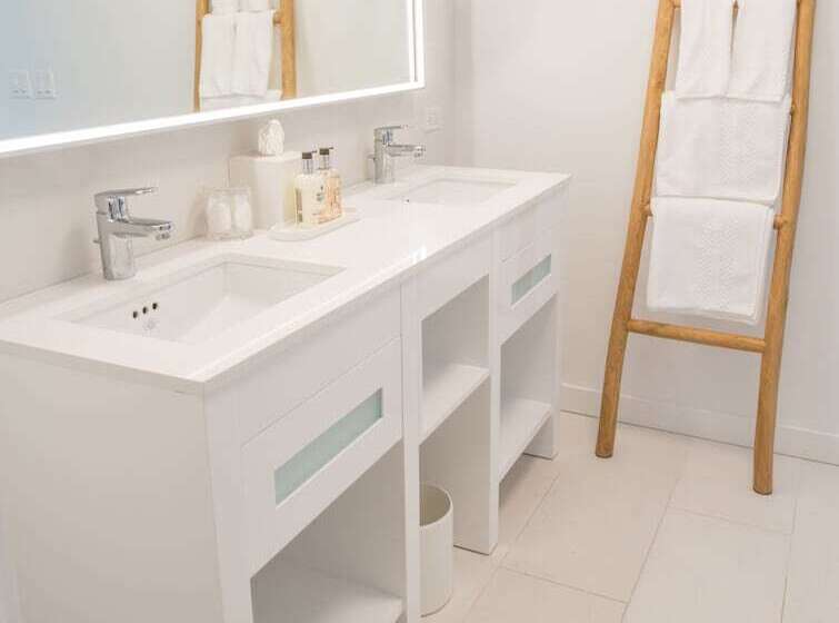 سوئیت جونیور با تخت بزرگ, Coral Sands Inn & Cottages